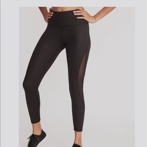 Hi Rise Elevate 7/8 Mesh-Trim Compression Leggings